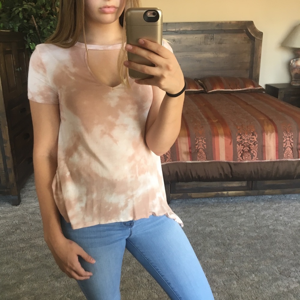 NWOT Pink tye die keyhole T-shirt